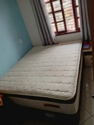 Vendo cama Queen 