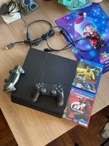 Ps4 + 2 controles + 2 jogos + cabos IMPECÁVEL | Ipanema - RJ |