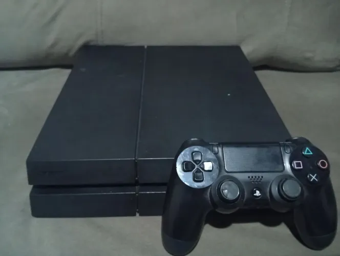 Play 4 com GTA, não faço envio, buscar em Londrina PR