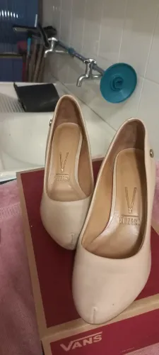 4 pares de sapatos vizzano.