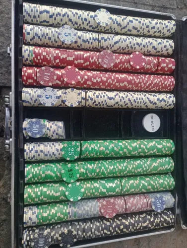 Jogo de poker com maleta