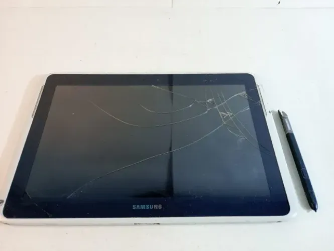 Sucata Tablet Samsung Galaxy Note 10.1 GT-N8000 com Caneta S-Pen - Para Peças ou Conserto