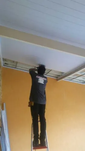 Forros pvc branco e madeirado
