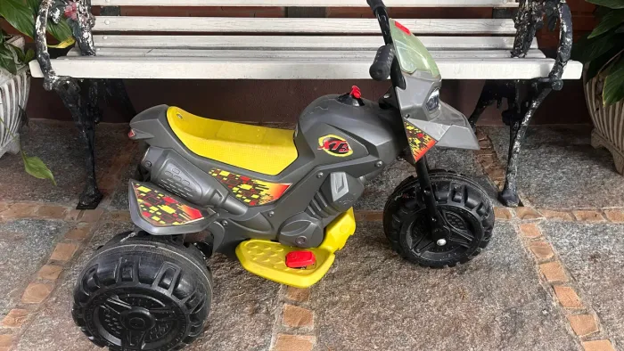 Moto elétrica infantil 12V Bandeirante