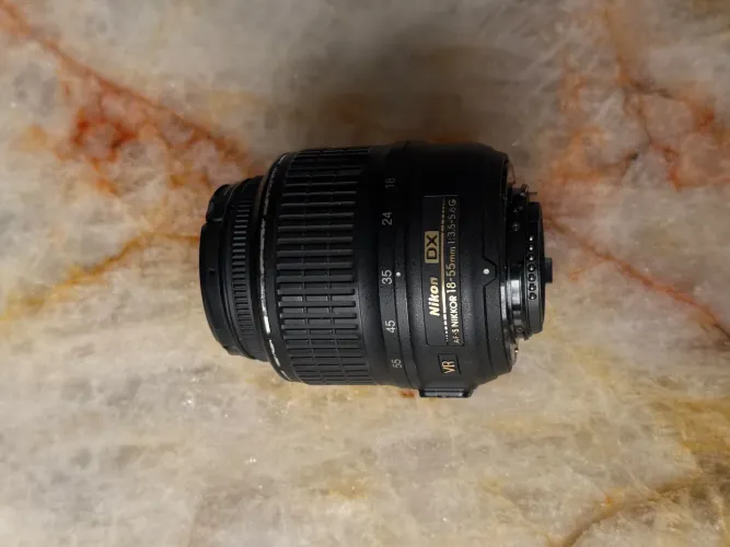 NIKON D5 100+LENTE+ACESSÓRIOS