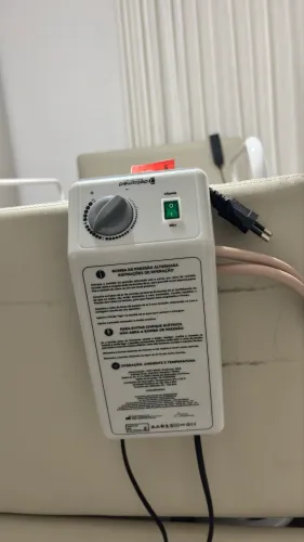 Cama Hospitalar Motorizada Estofada + Colchão de Ar Dellamed (Menos de 1 Ano de Uso)