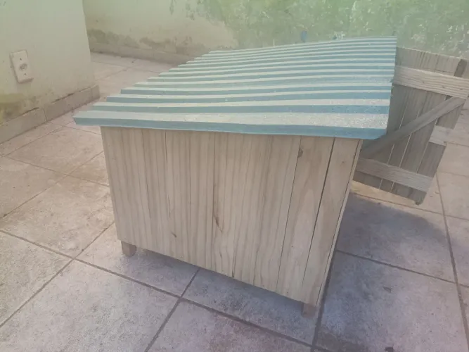 Vende-se um viveiro de madeira  com portinha para porquinho da índia medida 50x40x40 