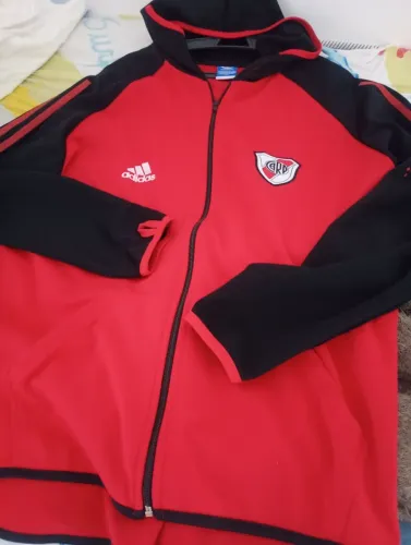 Blusa Adidas com capuz