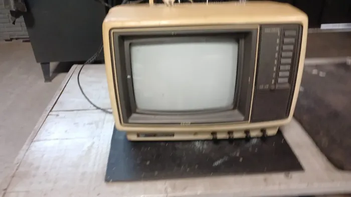 Tv pequena antiga