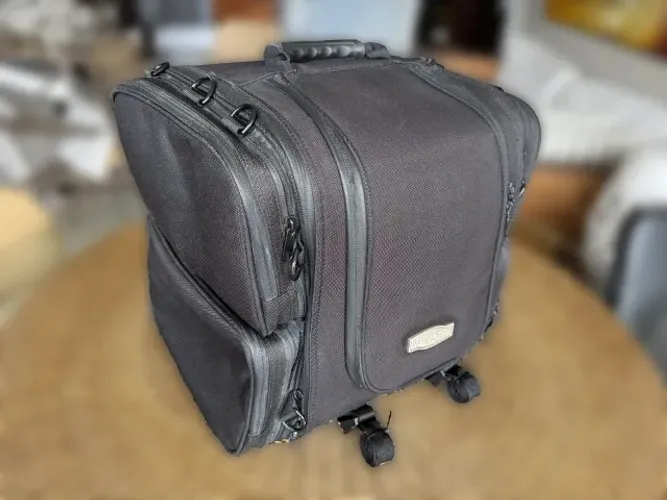 Alforge Traseiro / Sissy Bag Kuryakyn para Harley Davidson ou outras.