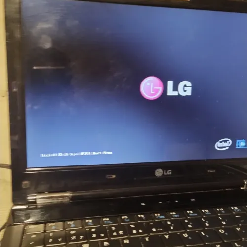 Note book LG Hd 500gb.funcionando **para peças ou conserto. Bateria e teclado ruim