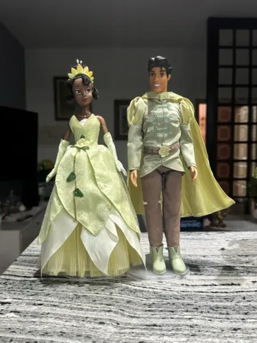 Boneca princesa Tiana e príncipe Naveen