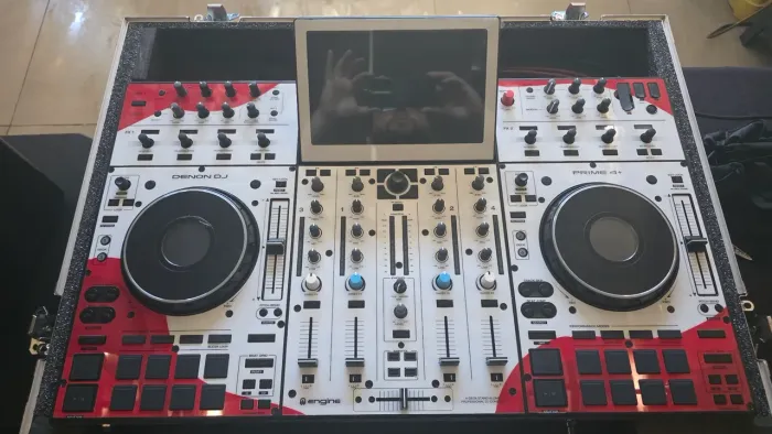 Controladora DJ Denon Prime 4 plus