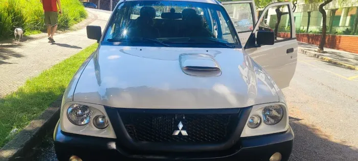 Mitsubishi L200 GL 2.5 4X4 CD Diesel 2010