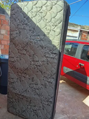 Vende-se Cama Box Solteiro