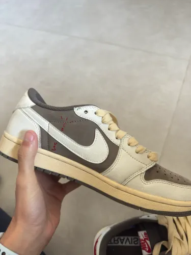 Tênis Air jordan 1 Travis scott Reverse mocha