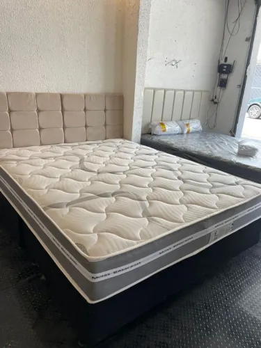Base + colchão QUEEN de molas ensacadas!
