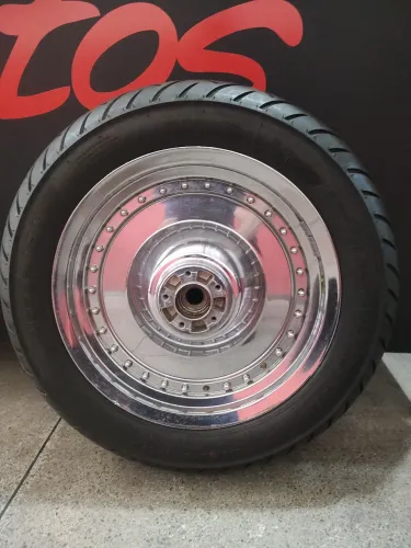 Roda dianteira Harley Davidson Fat Boy carburada até 2006