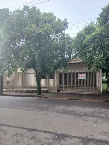 Locação de Casas / Padrão na cidade de ARAPONGAS