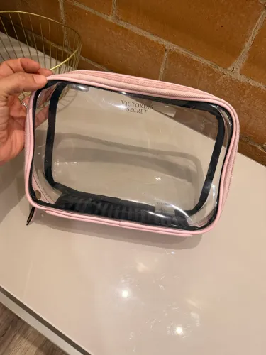 Necessaire Victoria Secrets original! Ótima pra viagem.