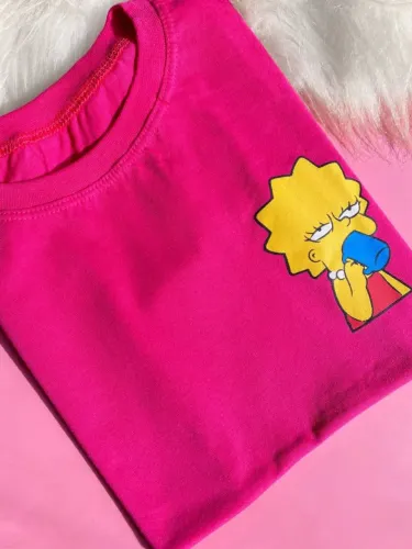 Camisa BabyLook Lisa Simpson Tomando Café TAM G Feminina 100% Algodão Penteado
