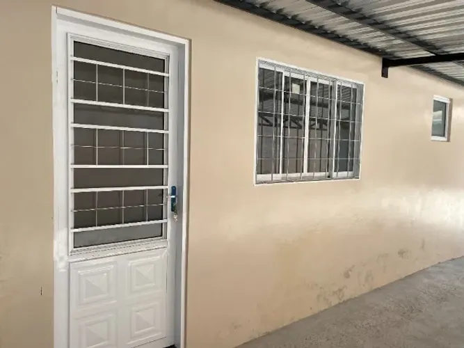 Alugo Casa de Fundos no Centro de Paranavaí-PR