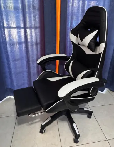 Cadeira Gamer Oficial Webshop Stillus até 120 KG Apoio Para Os Pés Preta e branco