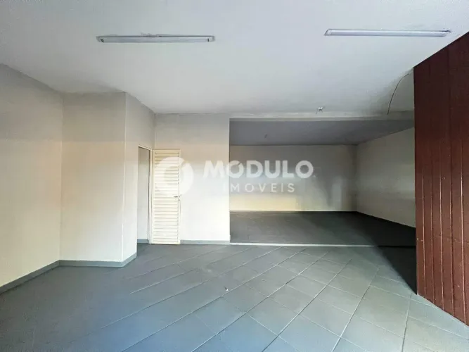 Loja comercial disponível para locação no bairro Morumbi.