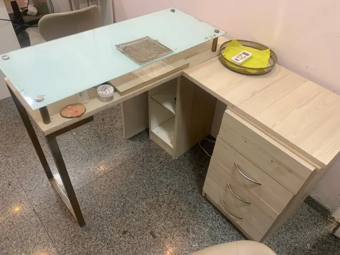 Vendo mesa de manicure