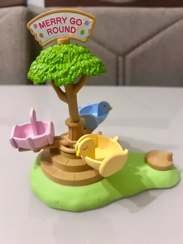 Merry go round - sylvanian families