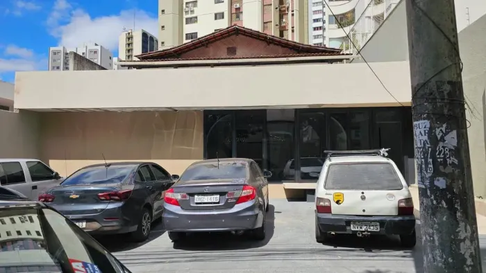 Sobrado para aluguel possui 328 metros quadrados com 4 quartos em Setor Oeste - Goiânia - 