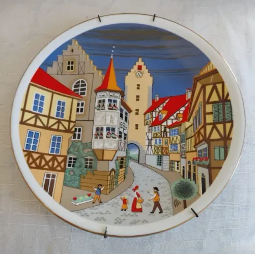 Prato da "Coleção Europa Antiga", lançada em 1986 pela renomada Porcelana Schmidt