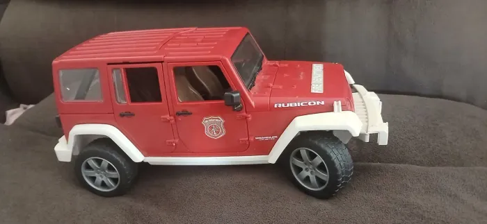 Carro antigo faltando uma porta