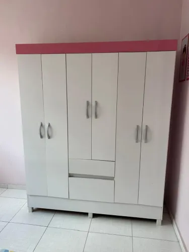 Guarda-roupa Infantil em ótimo estado.