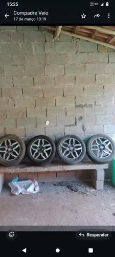 Vendo quatro rodas com pneus aro 15