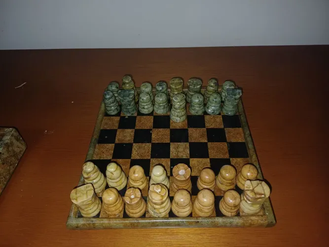 vendo um tabuleiro de xadrez  de pedra de sabão 