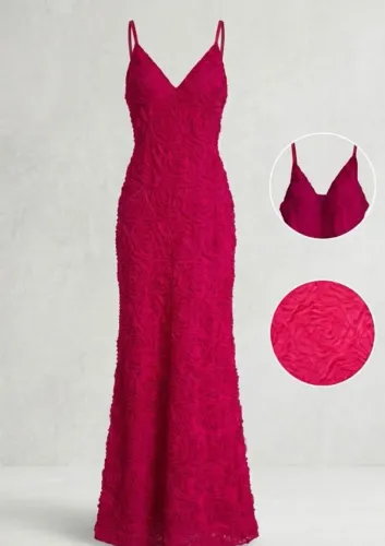 Vestido longo em tom vibrante de vermelho em renda com rosas 3d