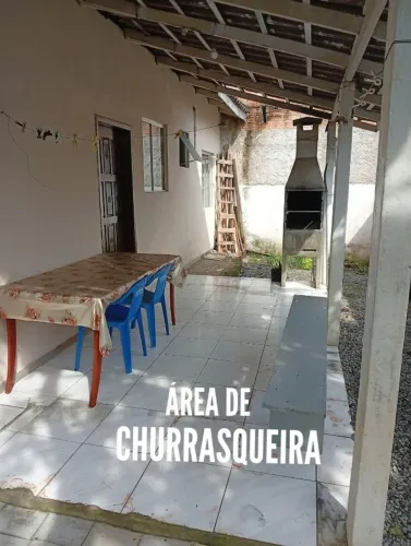 Excelente casa de 3 quartos em Itapoá-SC a apenas 200m da praia