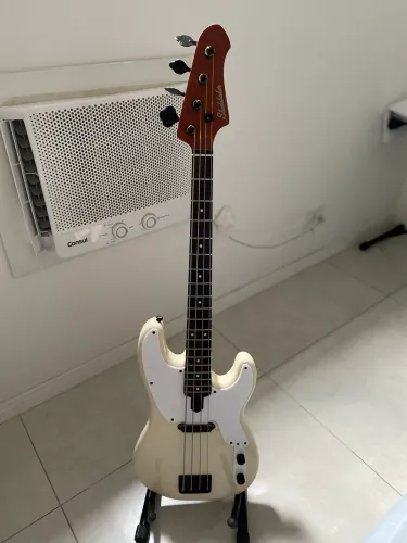 Baixo Studebaker Custom 51