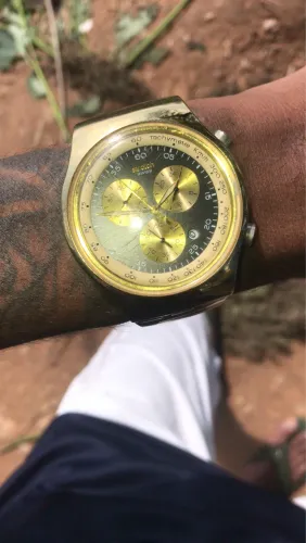 Relógio swatch , de terceira mão, semi novo , faltando um pino de mudar o horário