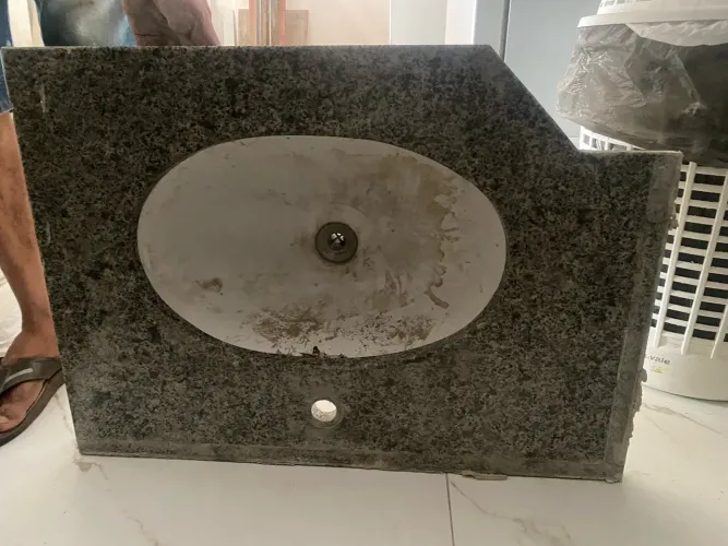 Vendo 2 pias de granito para banheiros