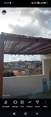 Pergolado, forro de bambu e coberturas de acrílico sob medida planejada 