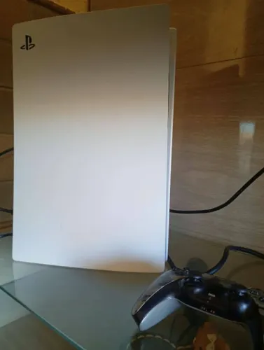 PlayStation 5 (PS5) Mídia Física + 2 Controles DualSense Camuflado Grey Camo - Impecável!