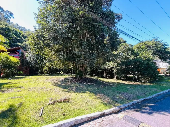 Terreno plano a venda no condomínio Sítio Santo Antônio, 322²