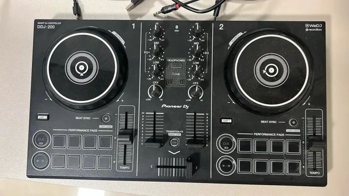Controladora Pioneer DDJ200
