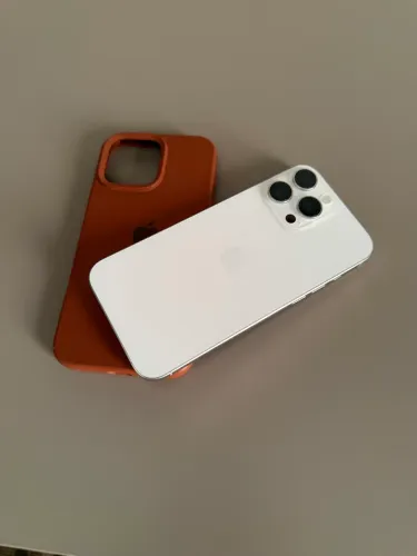 iPhone 16 Pro Max de segunda mão (seminovo