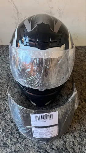 Capacete com duas viseira