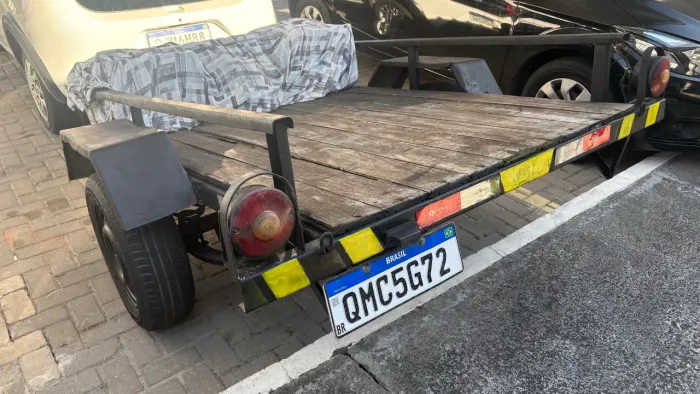Reboque carrocinha emplacado em excelente estado