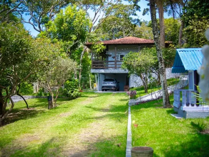 SITIO EM CONDOMINIO FECHADO 1.300m2