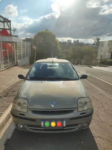 Renault Clio RT/ Privilège 1.6 16V 5P 2003